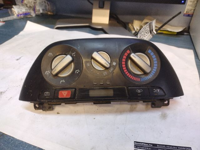 bontott TOYOTA RAV 4 Fűtéskapcsoló (manuális klímás)