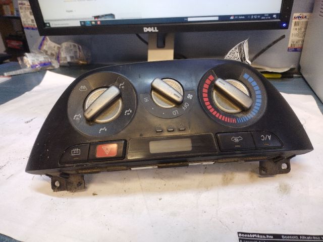 bontott TOYOTA RAV 4 Fűtéskapcsoló (manuális klímás)