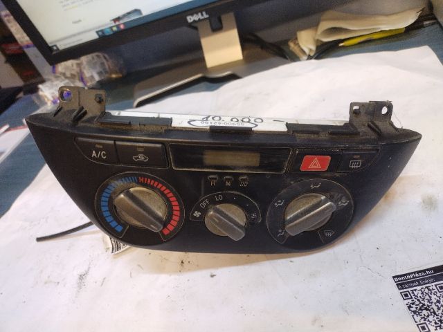 bontott TOYOTA RAV 4 Fűtéskapcsoló (manuális klímás)