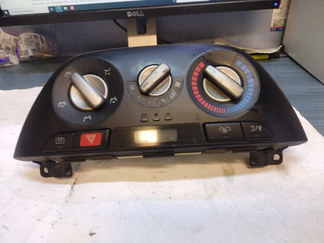 bontott TOYOTA RAV 4 Fűtéskapcsoló (manuális klímás)