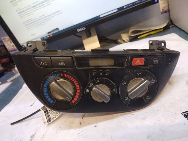 bontott TOYOTA RAV 4 Fűtéskapcsoló (manuális klímás)