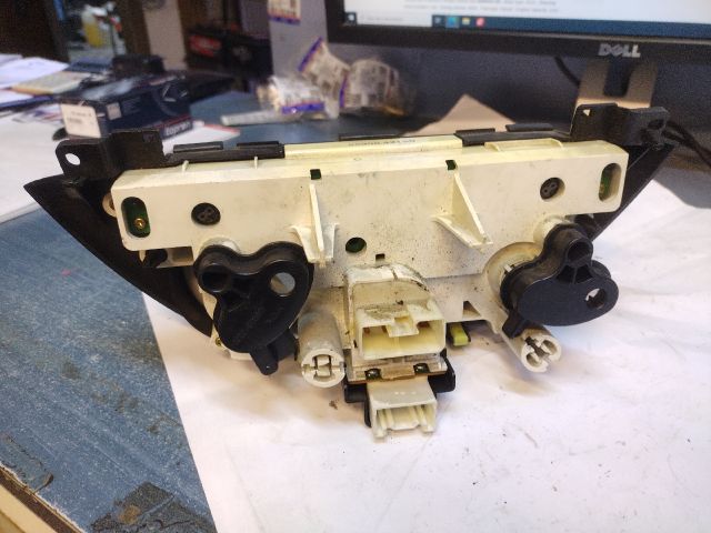 bontott TOYOTA RAV 4 Fűtéskapcsoló (manuális klímás)