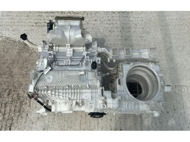 bontott TOYOTA RAV 4 Fűtőmotor (Klímás)