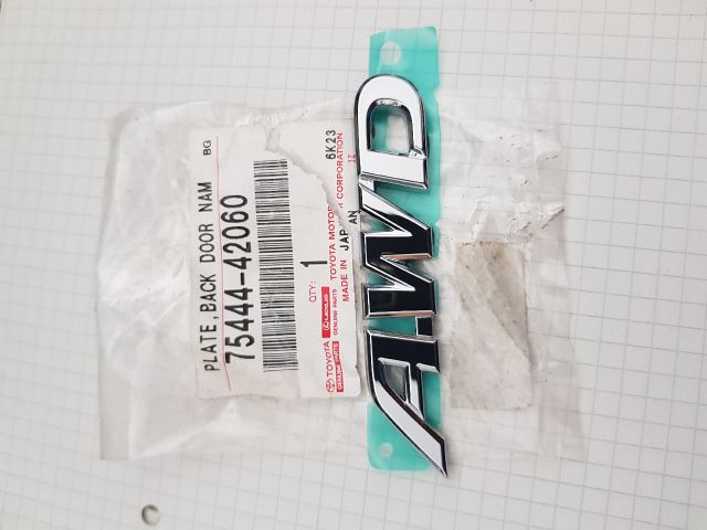 bontott TOYOTA RAV 4 Hátsó Embléma