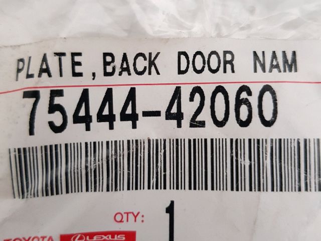 bontott TOYOTA RAV 4 Hátsó Embléma