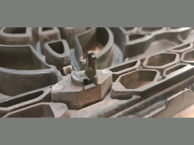 bontott TOYOTA RAV 4 Hűtőrács