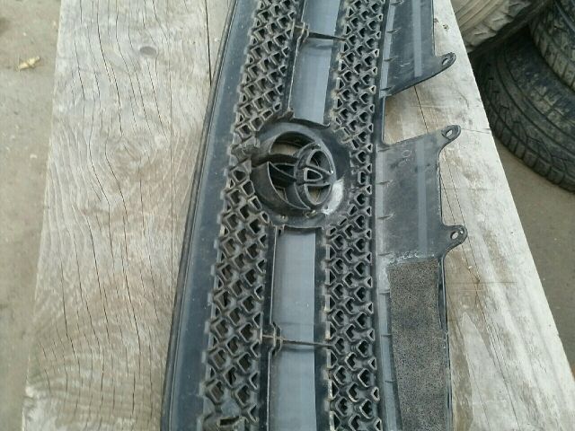 bontott TOYOTA RAV 4 Hűtőrács