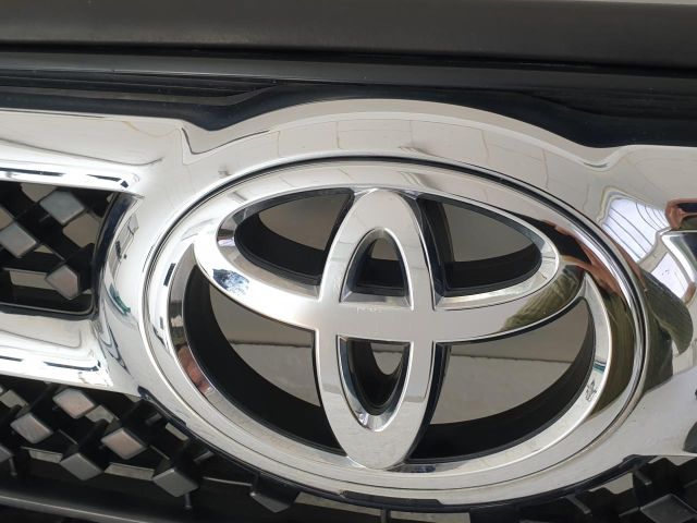 bontott TOYOTA RAV 4 Hűtőrács