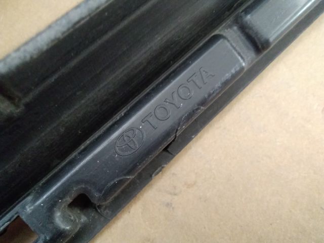 bontott TOYOTA RAV 4 Hűtőrács