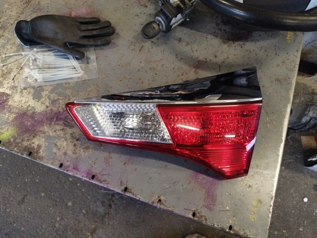 bontott TOYOTA RAV 4 Jobb Belső Hátsó Lámpa