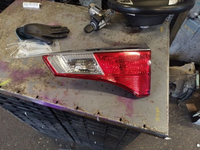 bontott TOYOTA RAV 4 Jobb Belső Hátsó Lámpa