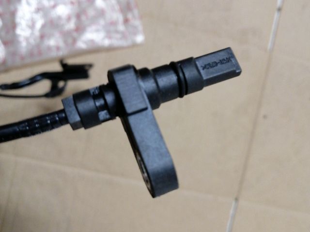 bontott TOYOTA RAV 4 Jobb első ABS Jeladó