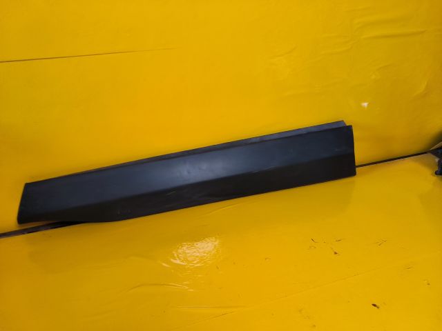 bontott TOYOTA RAV 4 Jobb első Ajtó Díszléc