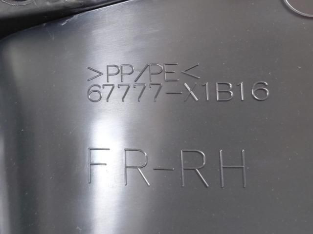 bontott TOYOTA RAV 4 Jobb első Ajtó Kárpit