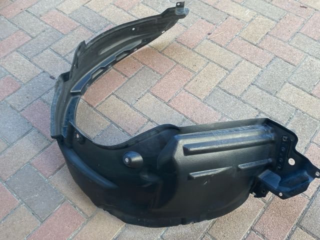 bontott TOYOTA RAV 4 Jobb első Dobbetét (Kerékjárati, Műanyag)