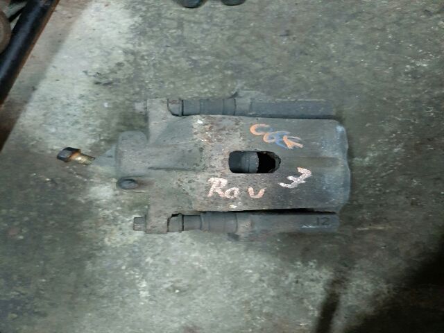 bontott TOYOTA RAV 4 Jobb első Féknyereg Munkahengerrel