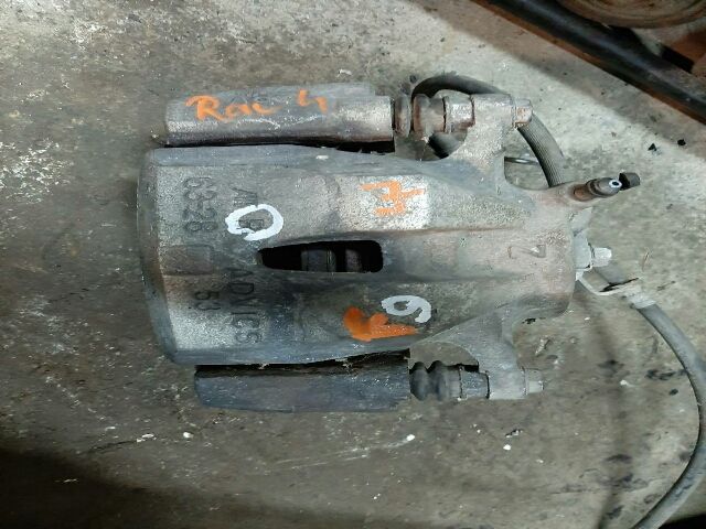 bontott TOYOTA RAV 4 Jobb első Féknyereg Munkahengerrel