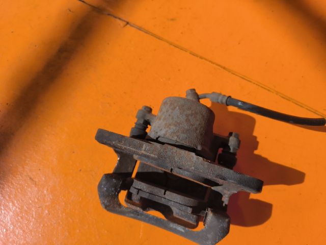 bontott TOYOTA RAV 4 Jobb első Féknyereg Munkahengerrel