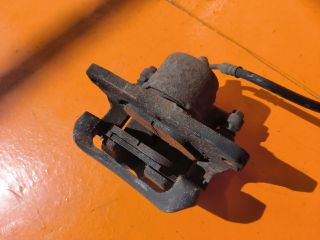 bontott TOYOTA RAV 4 Jobb első Féknyereg Munkahengerrel