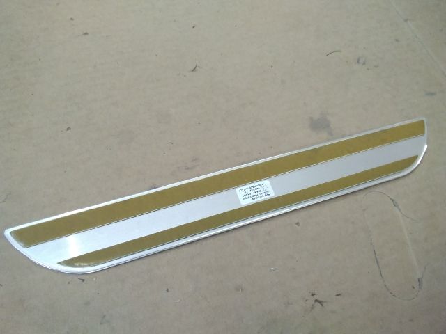 bontott TOYOTA RAV 4 Jobb első Küszöb Díszléc