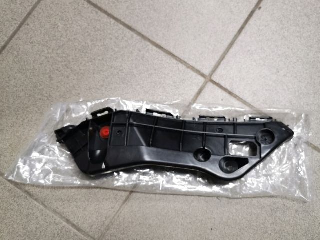 bontott TOYOTA RAV 4 Jobb első Lökhárító Tartó (Műanyag)