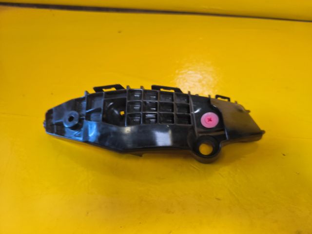 bontott TOYOTA RAV 4 Jobb első Oldal Lökhárító Tartó (Műanyag)