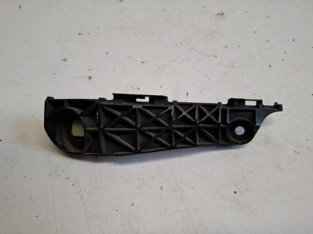 bontott TOYOTA RAV 4 Jobb első Oldal Lökhárító Tartó (Műanyag)