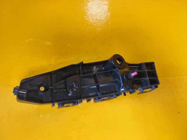 bontott TOYOTA RAV 4 Jobb első Oldal Lökhárító Tartó (Műanyag)