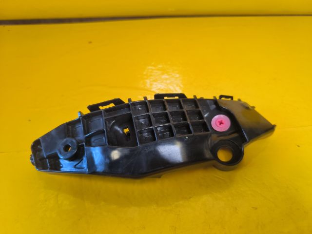 bontott TOYOTA RAV 4 Jobb első Oldal Lökhárító Tartó (Műanyag)