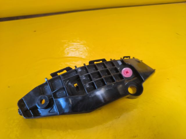 bontott TOYOTA RAV 4 Jobb első Oldal Lökhárító Tartó (Műanyag)