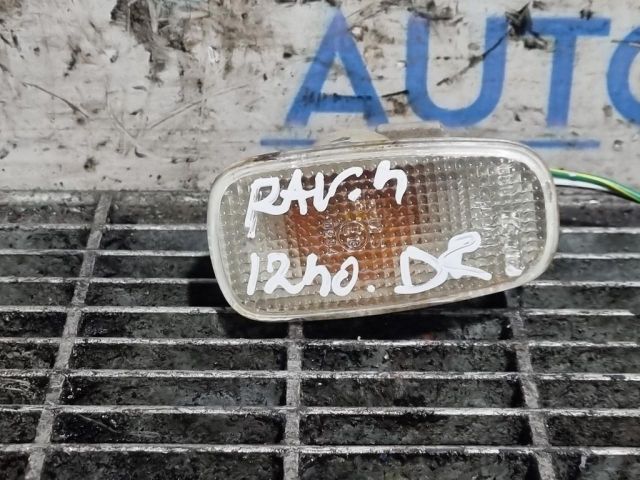 bontott TOYOTA RAV 4 Jobb első Sárvédő Irányjelző