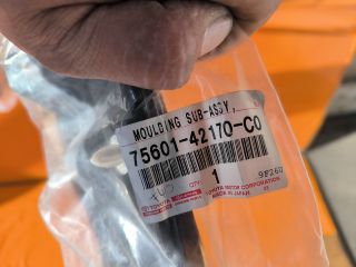 bontott TOYOTA RAV 4 Jobb első Sárvédő Szélesítő