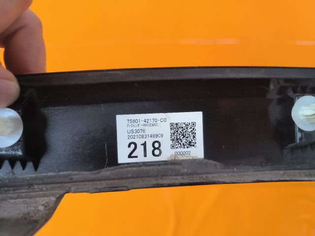 bontott TOYOTA RAV 4 Jobb első Sárvédő Szélesítő