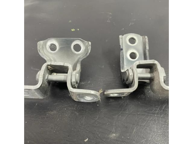 bontott TOYOTA RAV 4 Jobb első Zsanér