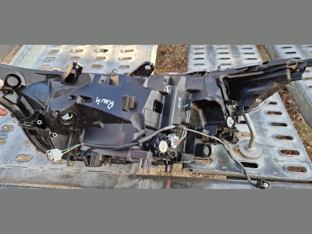 bontott TOYOTA RAV 4 Jobb Fényszóró