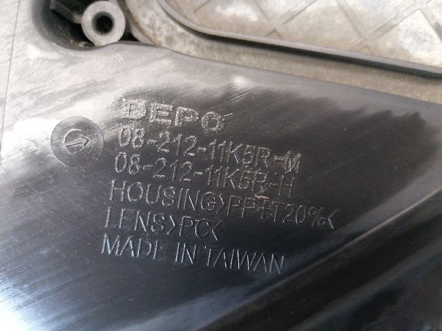 bontott TOYOTA RAV 4 Jobb Fényszóró