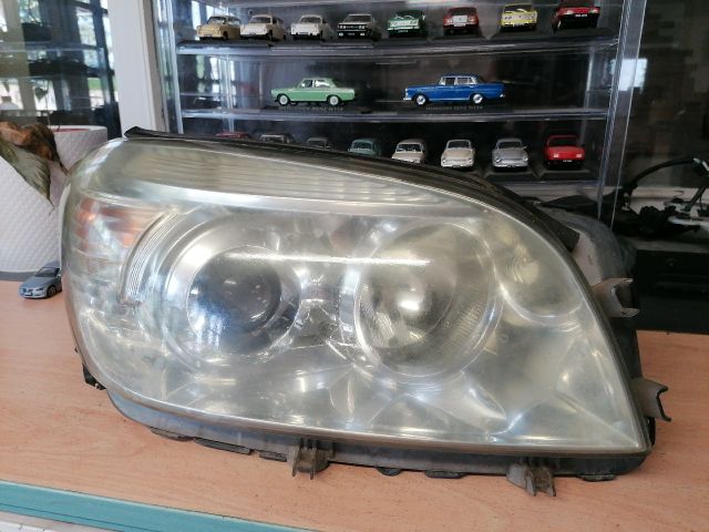 bontott TOYOTA RAV 4 Jobb Fényszóró