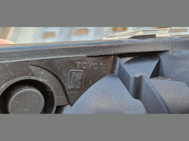 bontott TOYOTA RAV 4 Jobb Fényszóró