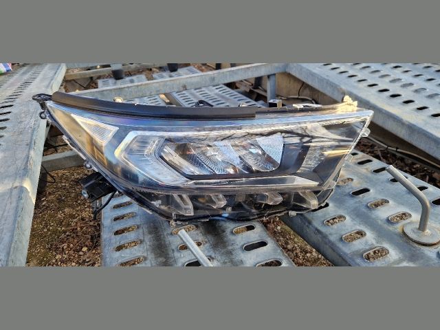 bontott TOYOTA RAV 4 Jobb Fényszóró