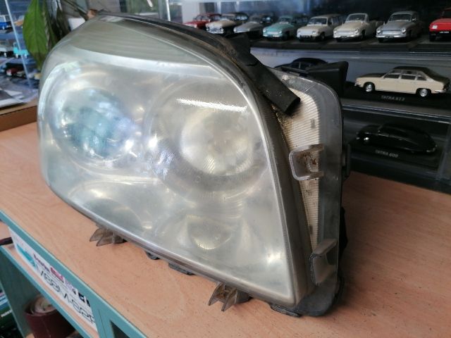 bontott TOYOTA RAV 4 Jobb Fényszóró