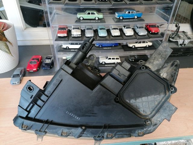 bontott TOYOTA RAV 4 Jobb Fényszóró