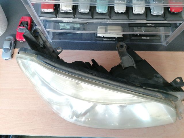 bontott TOYOTA RAV 4 Jobb Fényszóró