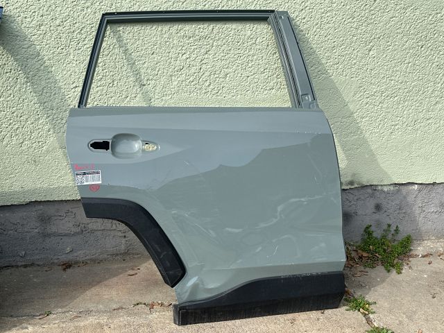 bontott TOYOTA RAV 4 Jobb hátsó Ajtó (Részeivel)