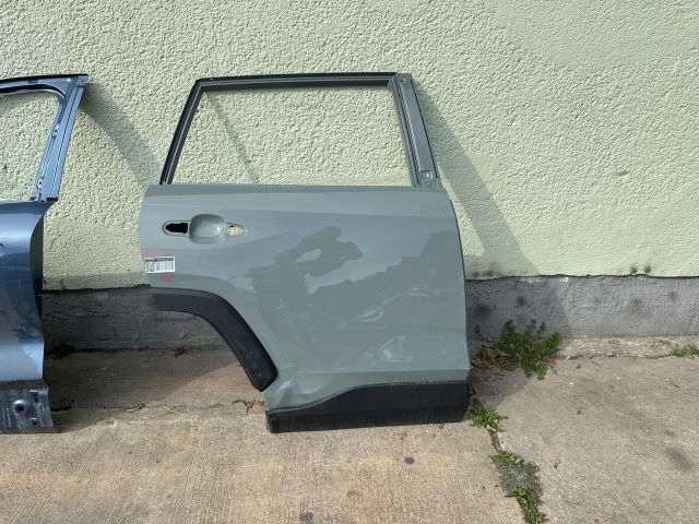 bontott TOYOTA RAV 4 Jobb hátsó Ajtó (Részeivel)