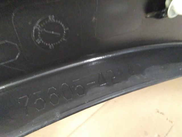 bontott TOYOTA RAV 4 Jobb hátsó Sárvédő Díszléc