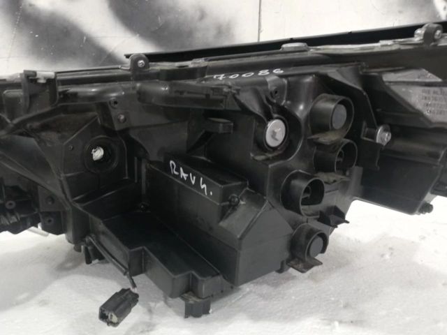 bontott TOYOTA RAV 4 Jobb Ledes Fényszóró