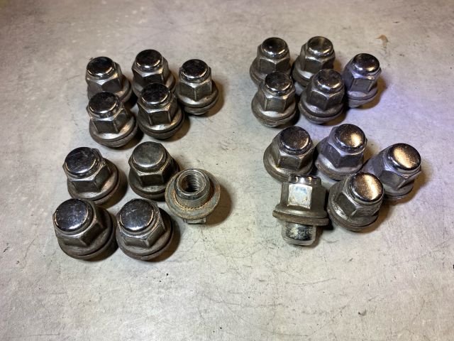 bontott TOYOTA RAV 4 Kerék Csavar Szett