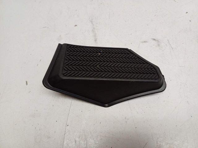 bontott TOYOTA RAV 4 Lábtámasz Burkolat