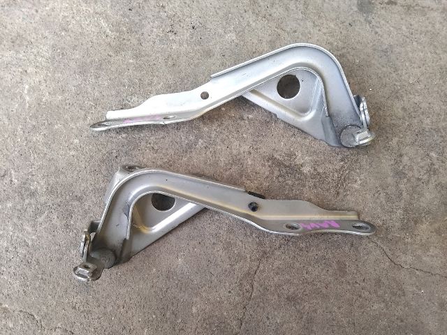 bontott TOYOTA RAV 4 Motorháztető Zsanér Pár