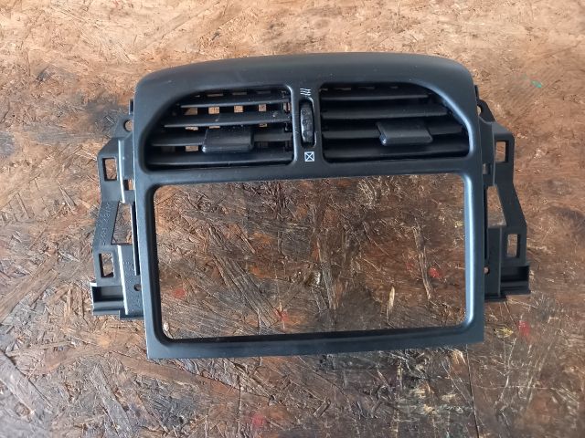 bontott TOYOTA RAV 4 Rádió / CD Keret